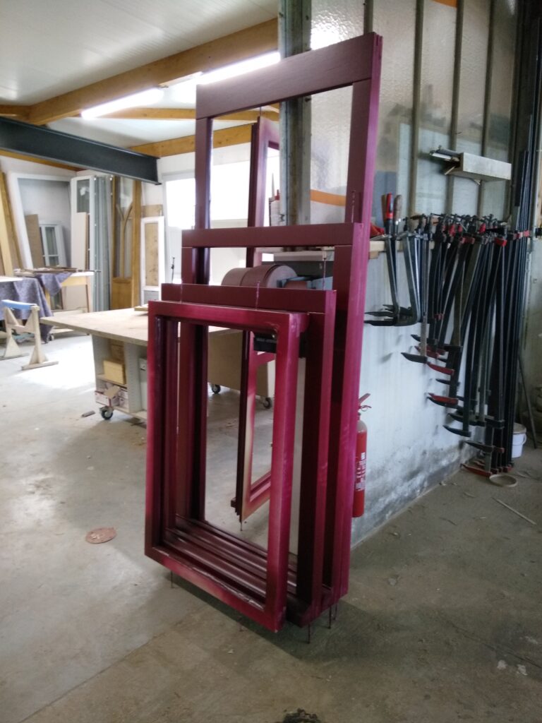 FENETRES EN COURS DE FABRICATION ATELIERS DU BOIS PENNECOT AGENCEMENT DIJON VARANGES BEAUINE DOLE NUIS ST GEORGES